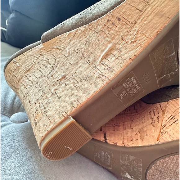 Guess - Olive Green - Wedge Heels - Size 8.5 - Picture 11 of 12